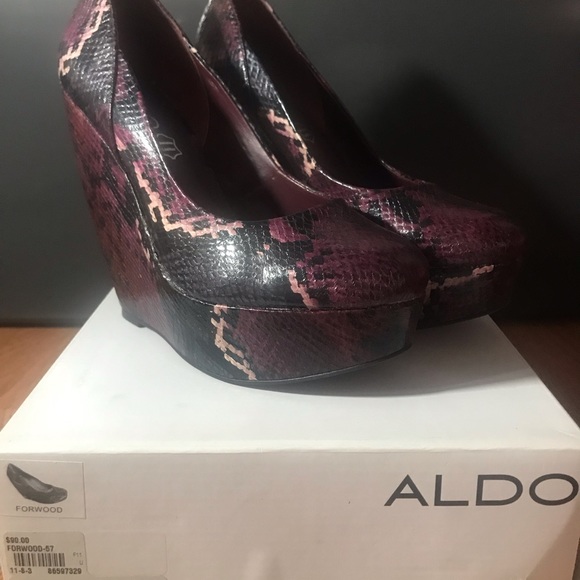 Purple snake skin wedges by Aldo brand new - Picture 1 of 3